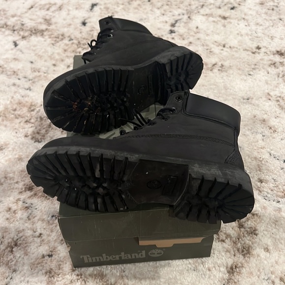 Timberland Black Nubuck Boots - Picture 13 of 16